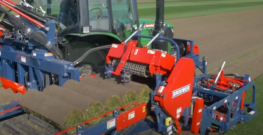 Colhedora de grama Brouwer Kesmac RoboMax JD