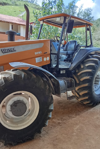 Trator Valtra 165